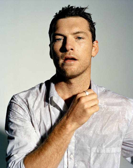 Фотки сам. Sam Worthington 2021. Сэм Уортингтон и люк Эванс. Сэм Уортингтон в профиль. Сэм Уортингтон фотосессия.